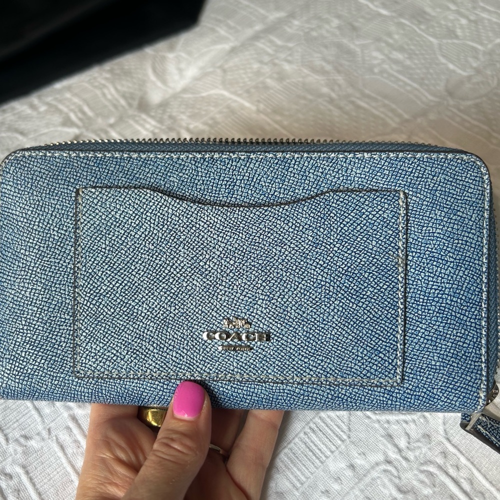 Coach Accordion Zip Wallet in Pebbled Leather New
